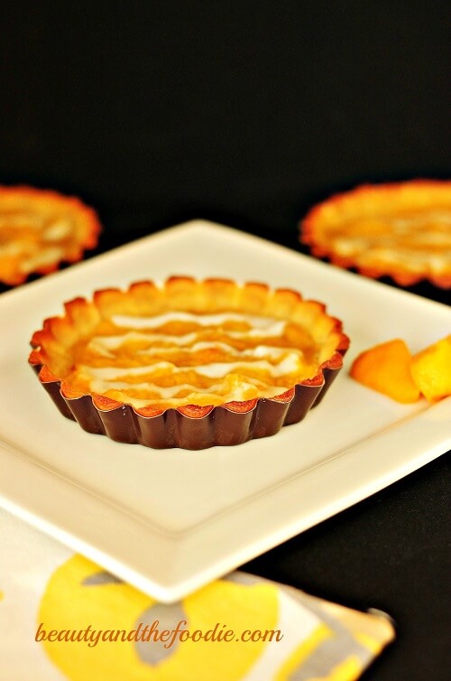 Paleo Mango Peach Tarts with Coconut vanilla Sauce / beautyandthefoodie.com