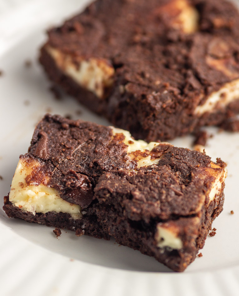 Keto Chocolate Chip Cheesecake Brownies - Low Carb & Gluten-Free