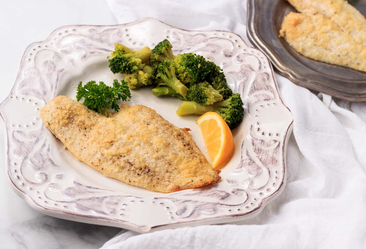 keto parmesan breaded crusted fish with broccoli.